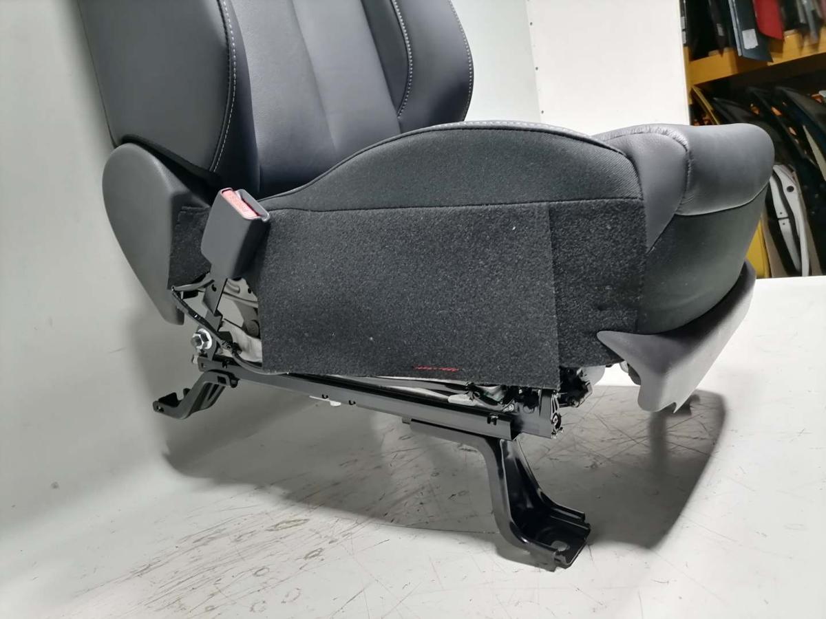 Mitsubishi Eclipse Cross GL3W original Ledersitz vorn links Fahrersitz elektrisch Bj.2023